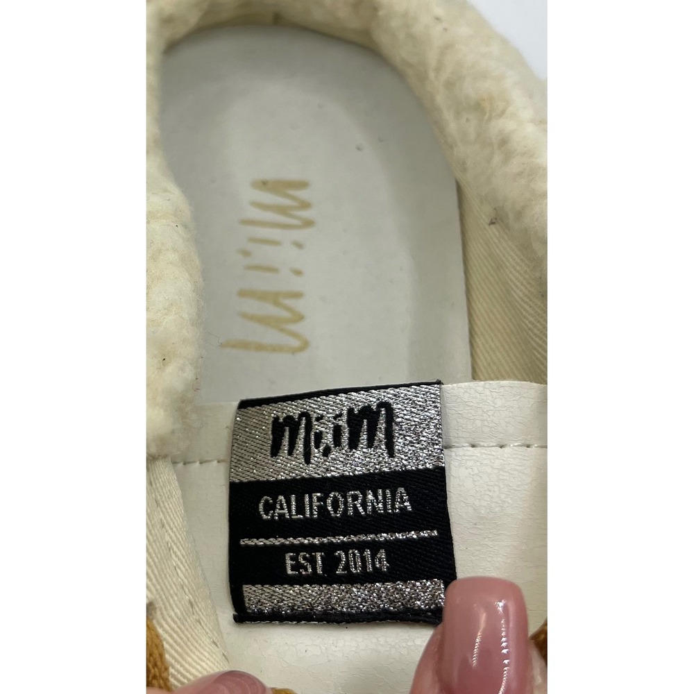 Miracle Miles White Sherpa Lined Sneakers Star Embellished Women Size 9 Shoes - Picture 7 of 8